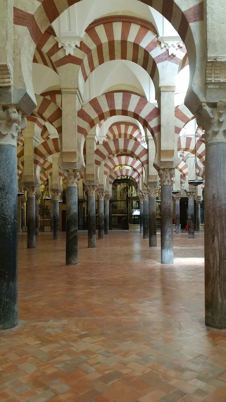 Mesquita – Catedral de Córdoba, mesquita-catedral de córdoba, grande mesquita de córdoba, córdoba, mesquita, catedral, arcos, arquitetura, dentro de casa, coluna arquitetônica