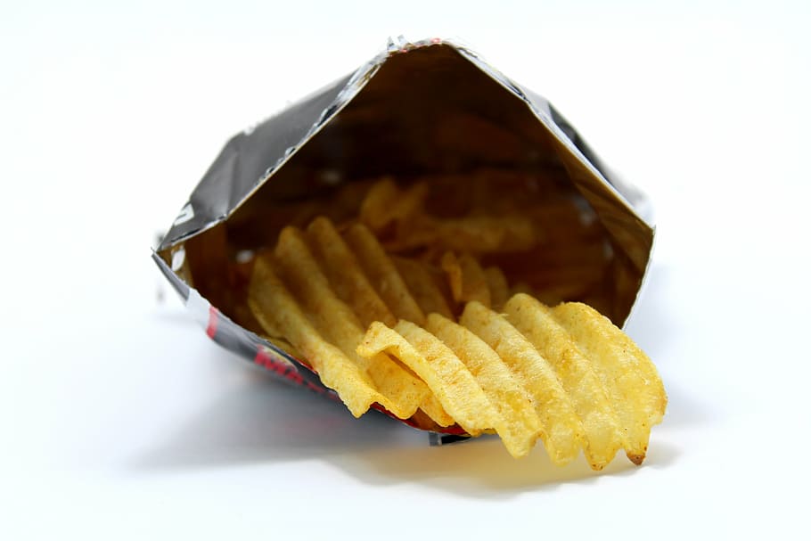 potato chips, snack, snacking, potatoe, food, bowl, junk, closeup, isolated, heap