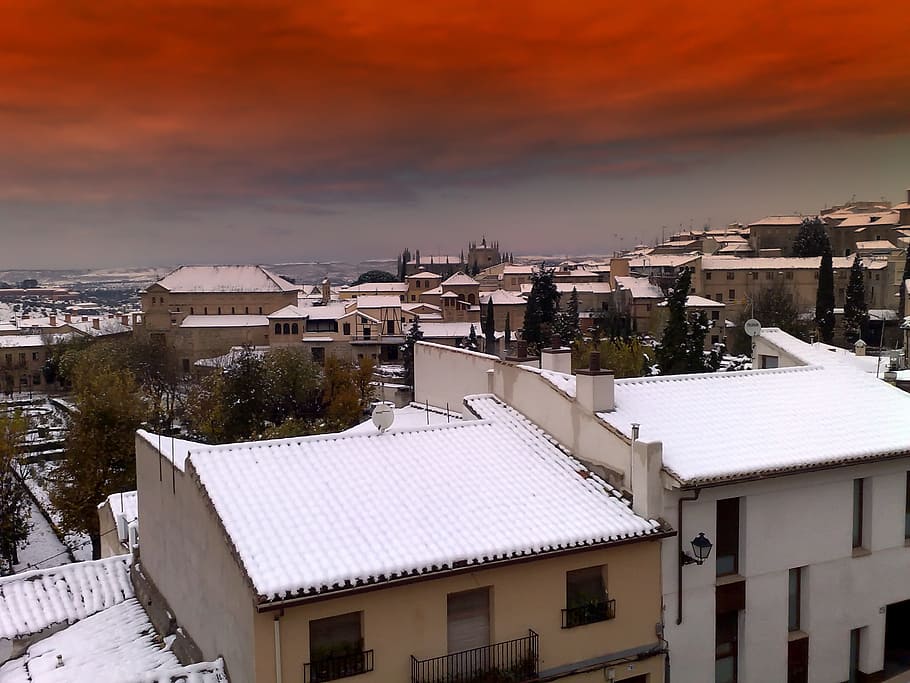 Toledo, España, ciudad, invierno, nieve, tejados, edificios, arquitectura, cielo, nubes