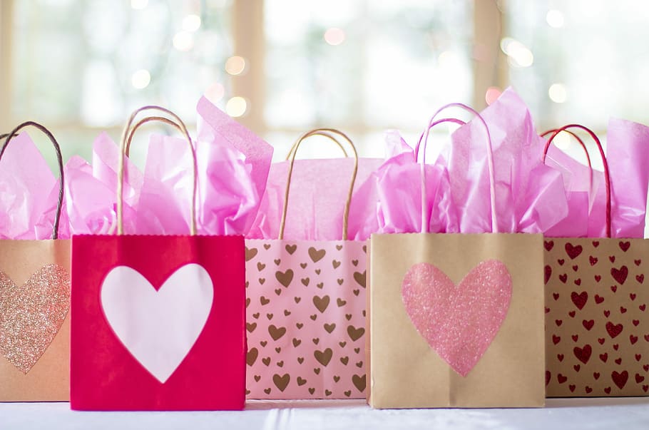 marrón, rojo, bolsas de papel con impresión de corazón, cinco, corazón, impresión, bolsos, bolsas de regalo, venta, regalos