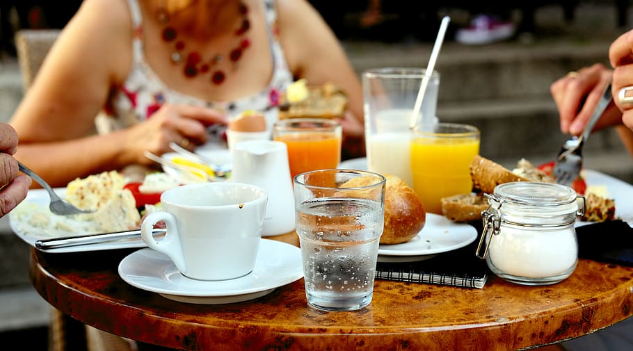 café da manhã, comer, café, copo de água, manhã, saboroso, nutrição, bebidas, refeição, mesa