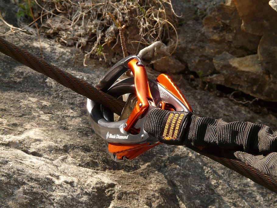 Carbine, Rope, Hook, Backup, climbing, via ferrata, rope up, security, redundancy, steel cable