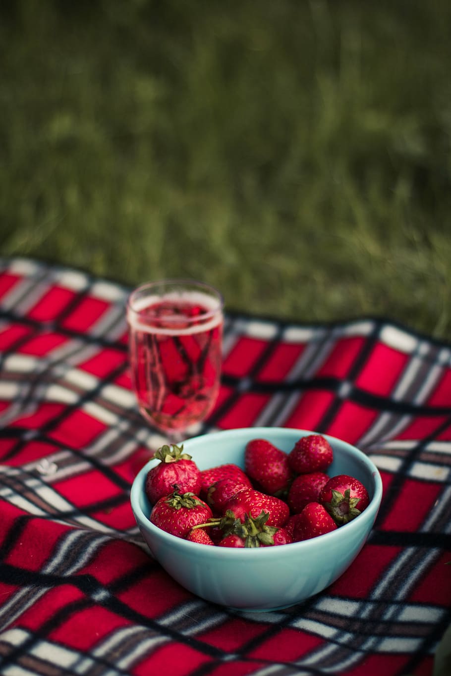 strawberries, white, bowl, plaid, textile, tilt shift photography, strawberry, blue, ceramic, wine