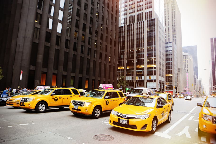 táxis, amarelo, nova iorque, cidade, rua, estrada, edifícios, torres, bueiro, janelas