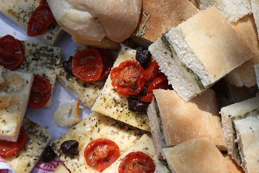 focaccia, sun dried tomatoes, herbs, breadbasket, mozzarella, spices, bread, bake, sunlight, olive oil