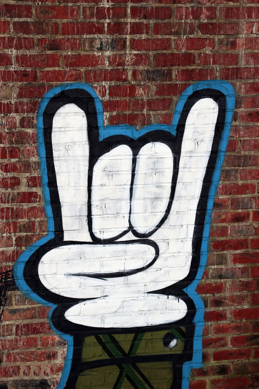 devil's horn grafitti, graffiti, hand signals, corna, mano cornuta, horns, horned hand, metal, rock, devil greeting