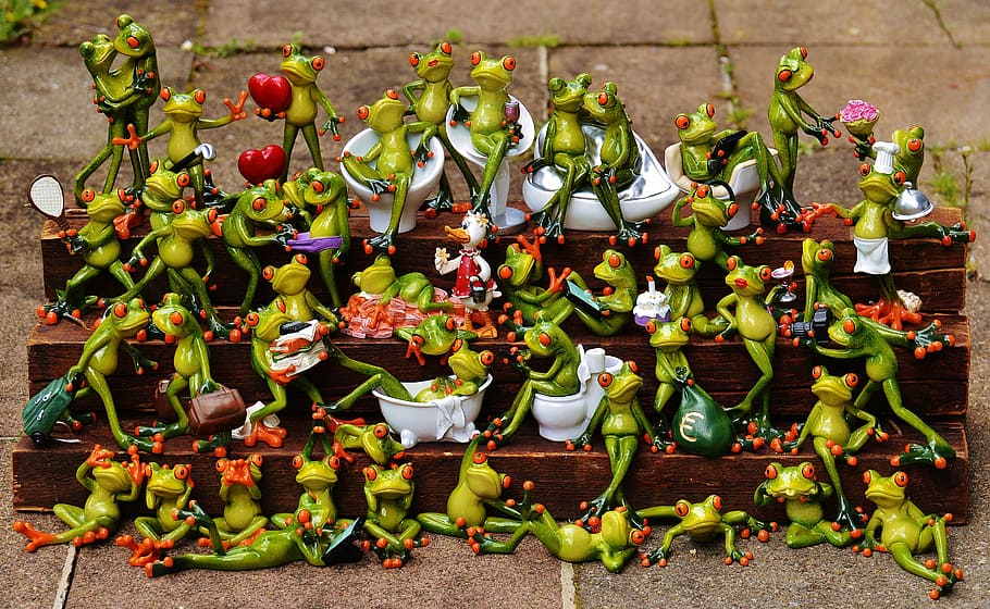 green, ceramic, frog figurine lot, frogs, find the error, many, frog assembly, cute, collection, mass