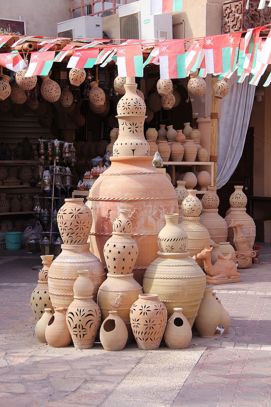 nizwa, nizwa souq, souq, mercado, omán, cerámica, tradicional, viajes, artesanía, arte