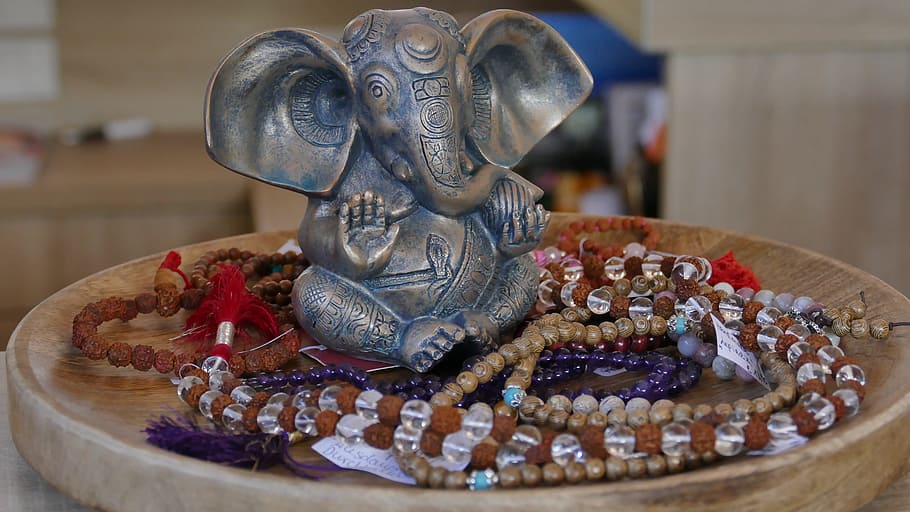 selective, focus photography ganesha figurine, jewellery, chains, bracelets, mala, statue, deco, necklace, beads