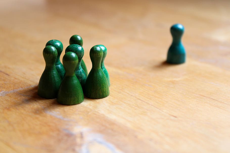 jogar figuras, verde, azul, jogar, madeira, figuras, inimigo, pequeno, brinquedo, minúsculo
