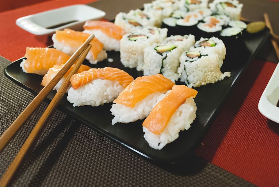 sushi de salmão nigiri, Caseiro, sushi, salmão, nigiri, asiático, peixe, japonês, maki, frutos do mar