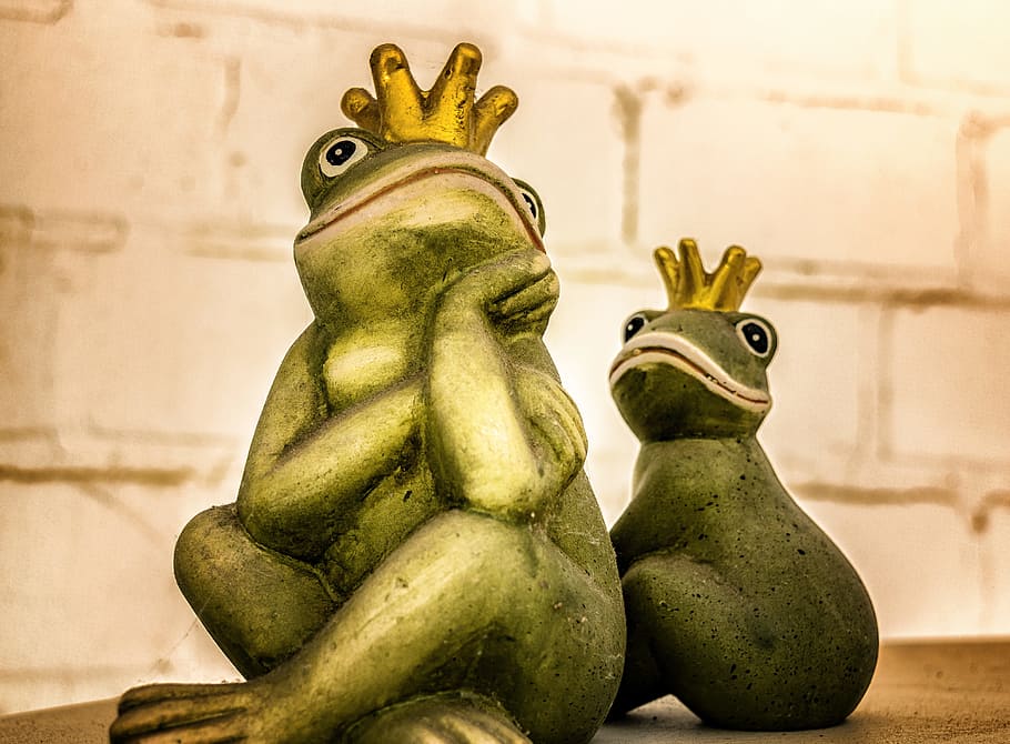 two, green, frogs, wearing, gold crowns illustration, frog, king, figure, crown, frog prince