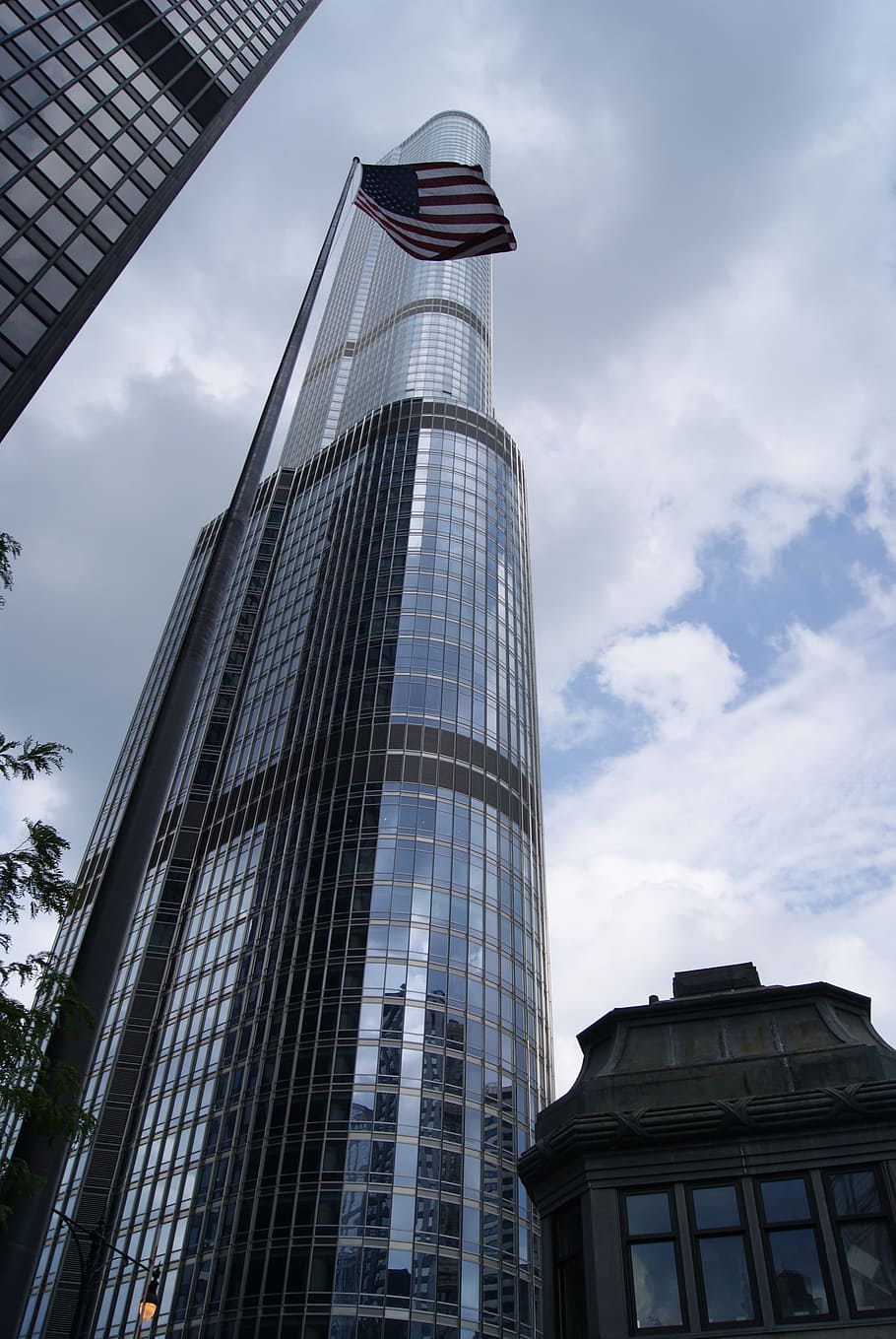 シカゴ, トランプタワー, 建築, 高層ビル, シカゴのスカイライン, アメリカの国旗, アメリカ, 空, 建物外観, 建造物