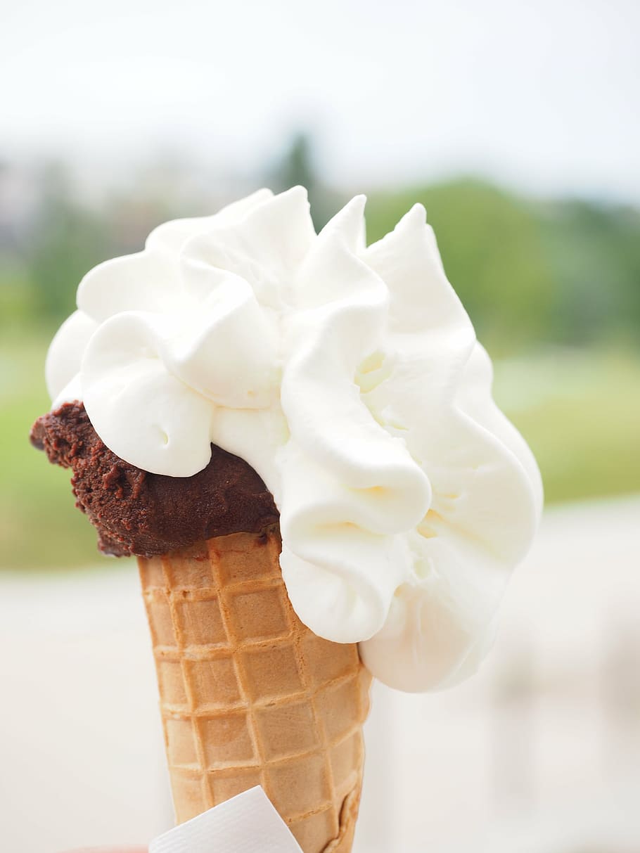 close-up photo, cone, white, brown, ice cream, ice, soft ice cream, waffle ice cream, cream bag, dessert