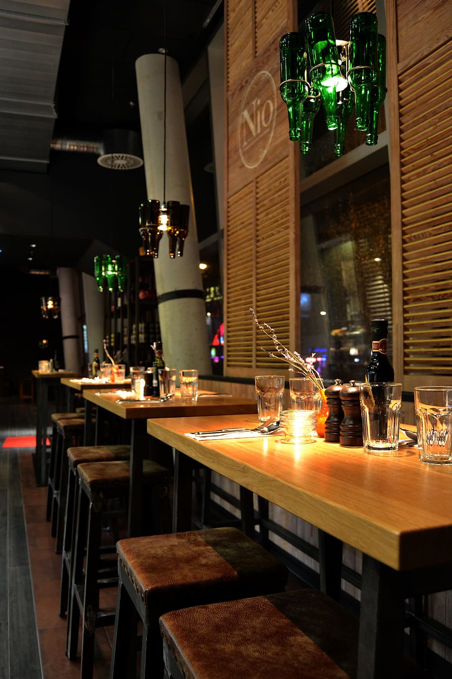 Bar, Industrial Design, Lamellar, bottle lamp, high tables, bar stool, leather, inclined columns, food and drink, table