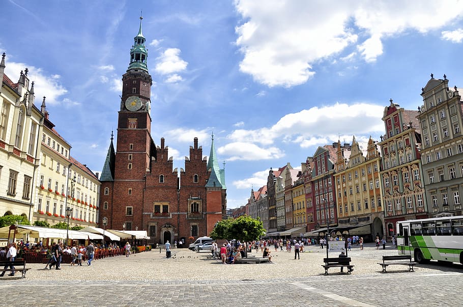marrom, concreto, edifícios, nublado, céu, Wrocław, Baixa Silésia, arquitetura, townhouses coloridos, rua