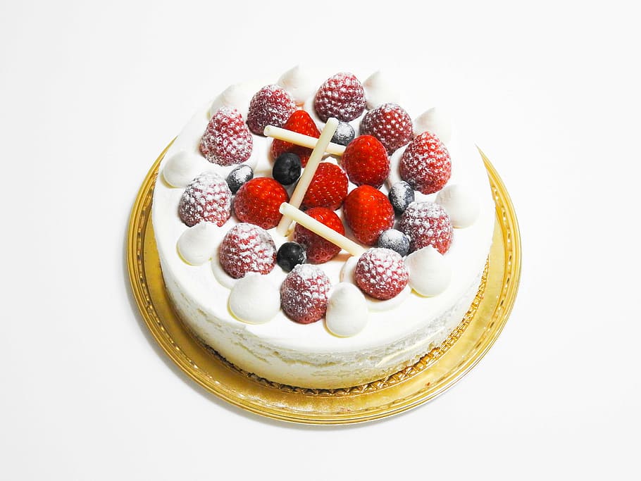 round cake, white, icing, strawberries, cake, cream, strawberry, dessert, strawberry cake, cream cake