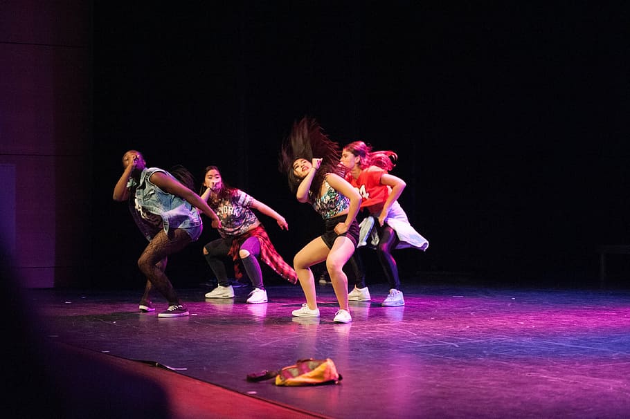 empat, perempuan menari, panggung, menari, hiphop, breakdance, menarik, kinerja, perempuan, penari