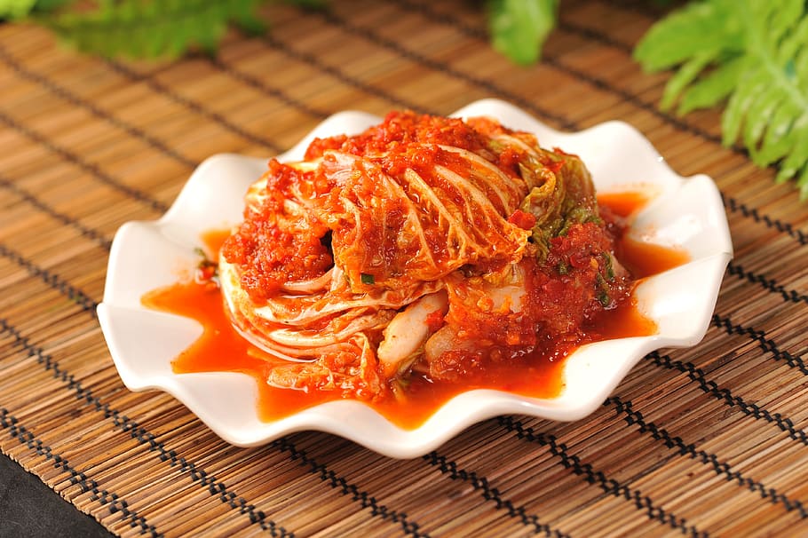 kimchi, blanco, cerámica, plato, lasaña, repollo coreano en salsa de chile, cocina china del noreste, salsa picante, repollo chino, al día siguiente