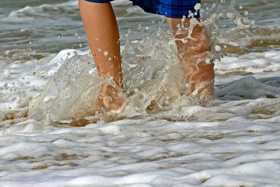 pessoa, corpo, agua, pés, pernas, areia, onda, ir, spray, descalço