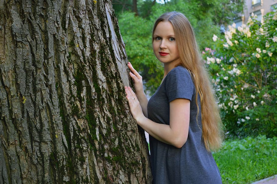 woman, wearing, gray, shirt, leaning, tree, Girl, Greens, Nature, summer