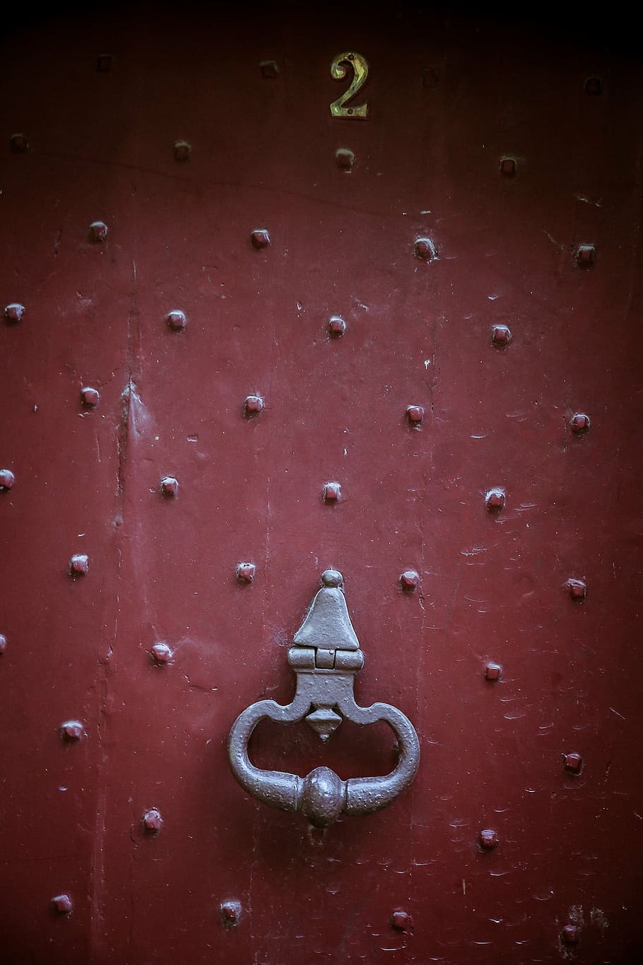pintu, nomor, dua, merah, logam, pintu masuk, tidak ada orang, close-up, pengetuk pintu, keselamatan