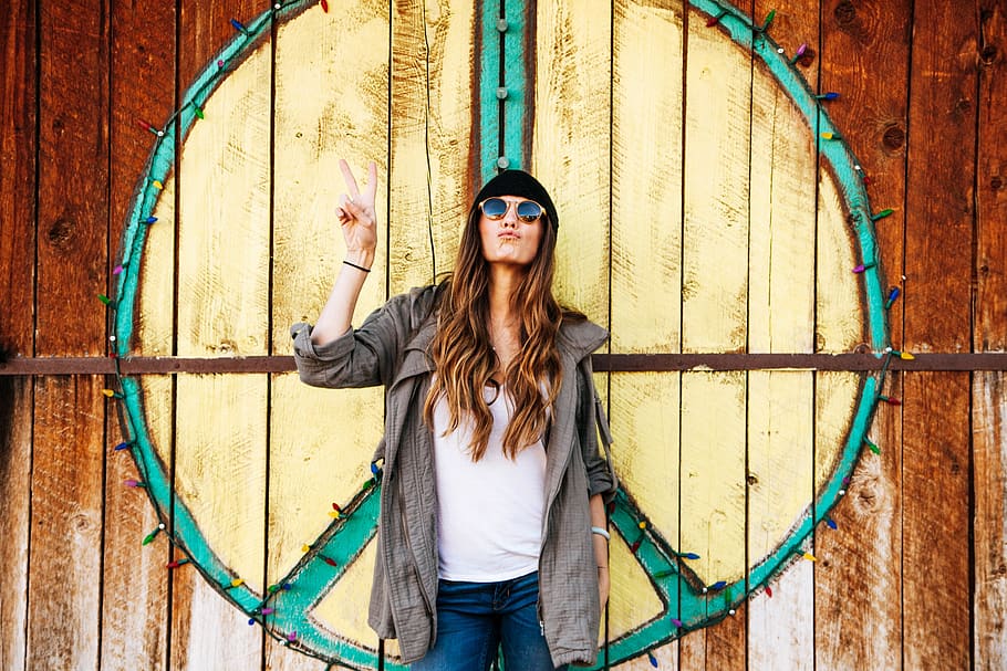 hippie, woman, peace, sign, wood, sunglasses, hat, beanie, cool, happy