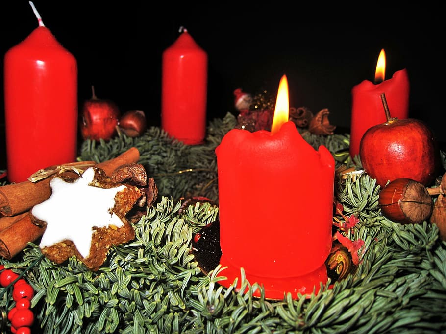 corona de adviento, segundo advenimiento, 4 velas rojas, zimtstern, abeto, adviento, navidad, decoración navideña, tiempo de navidad, velas