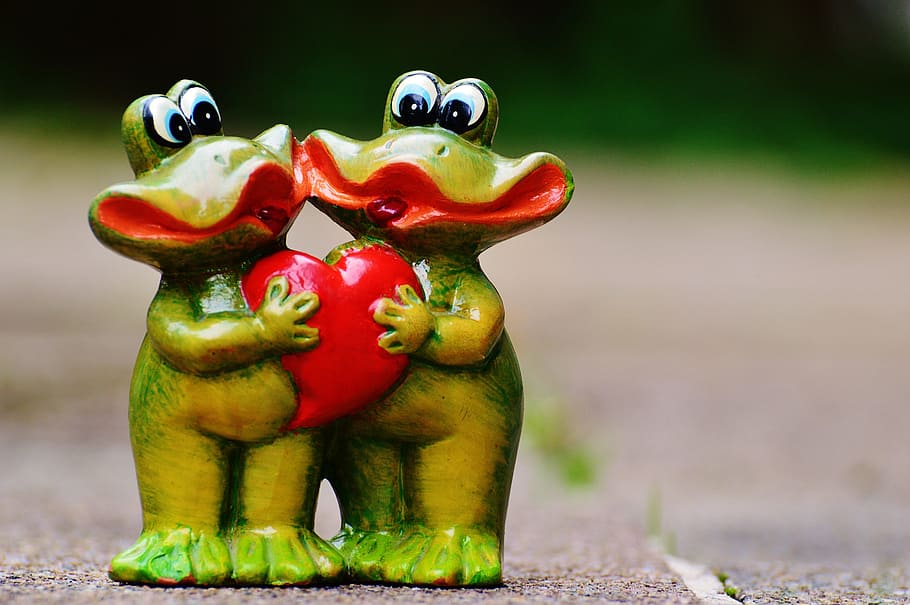 two, ceramic, frogs, holding, heart figure, heart, figure, pair, funny, love