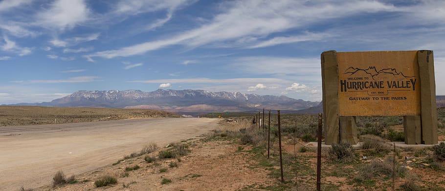 hurrican valley, utah, usa, willcome, shield, fence, road, mountains, landscape, sky
