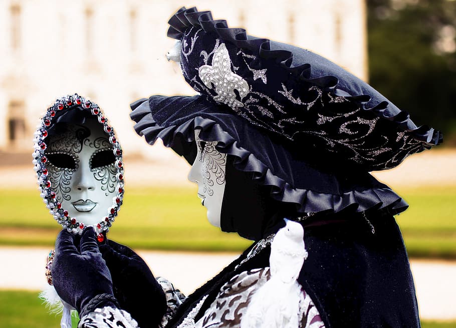 parade, Cheverny, woman, looking, mirror, focus on foreground, mask - disguise, day, disguise, clothing