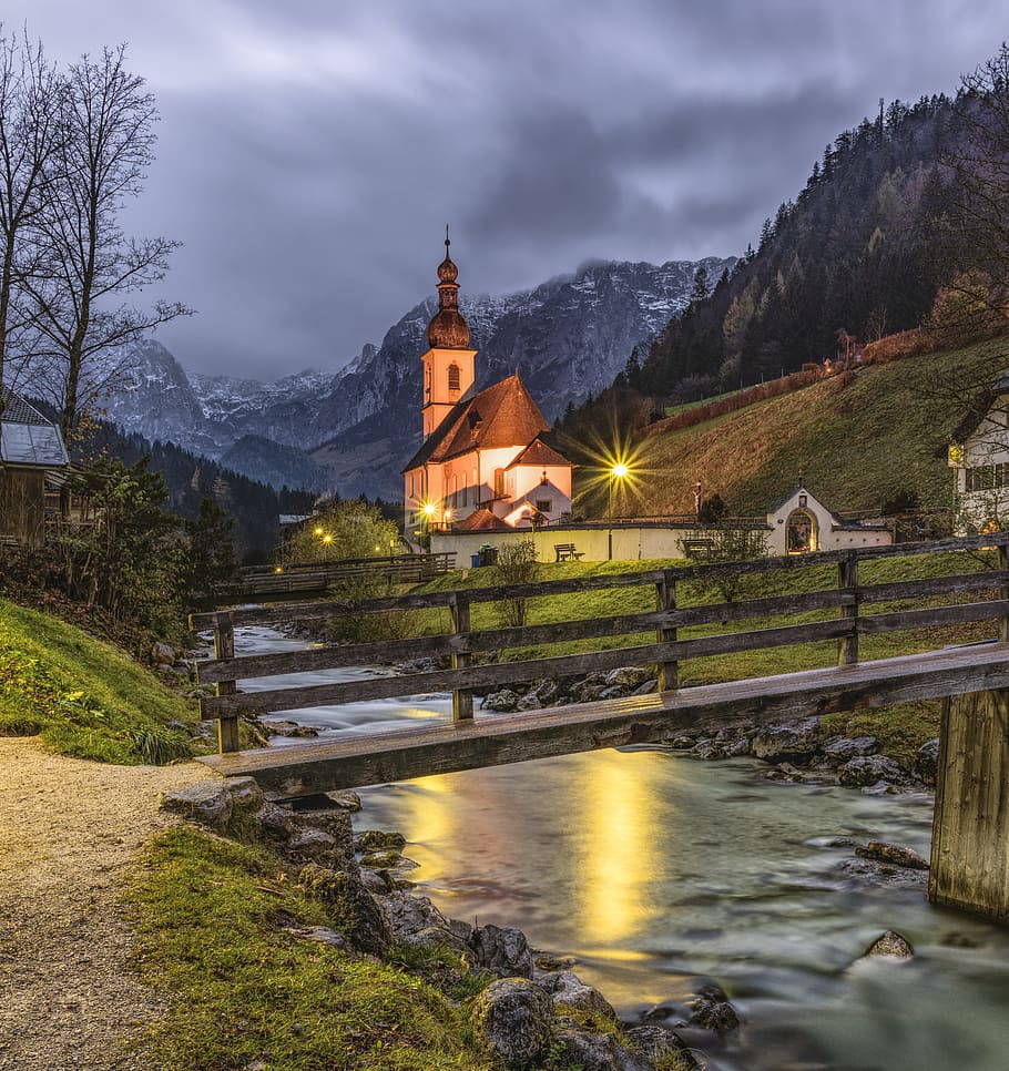 화이트, 갈색, 집, 둘러싸인, 녹색, 잔디, 예배당, 교회에, 람 자우, berchtesgaden