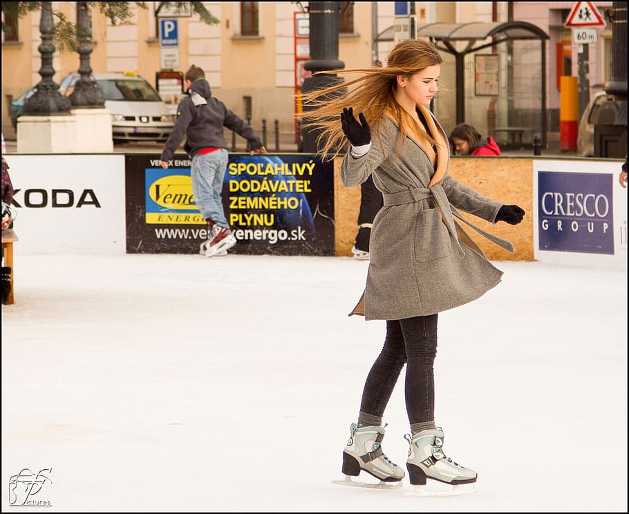 女性, スケート, 身に着けている, 茶色, コート, アイススケート, フィギュアスケート, ウィンタースポーツ, 人々, 冬