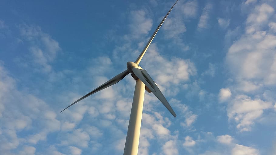 cabeça de moinho de vento, céu, nuvens, nuvem - céu, conservação ambiental, geração de combustível e energia, turbina, vista de baixo ângulo, energia renovável, energia eólica
