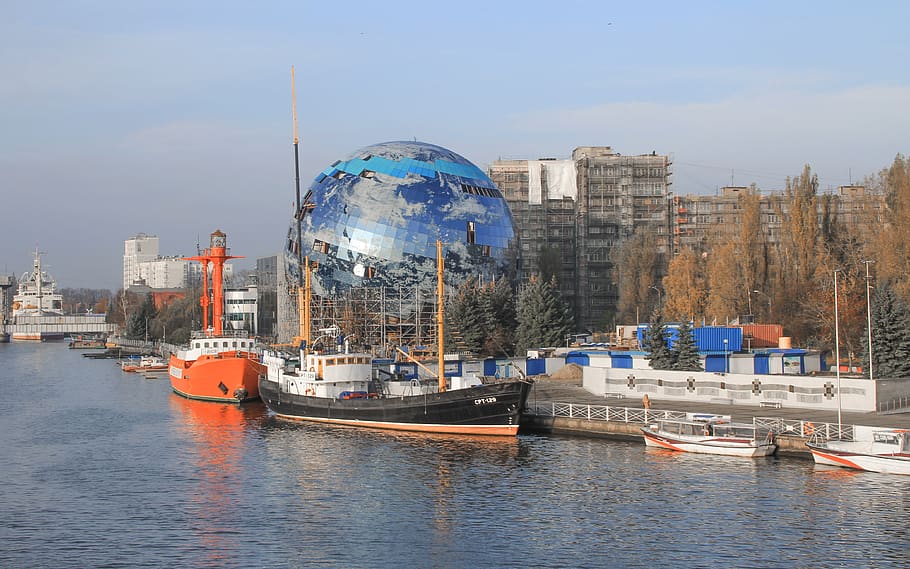 Kaliningrado, museo, río, monumento, otoño, Rusia, 2019, ciudad, exterior del edificio, embarcación náutica