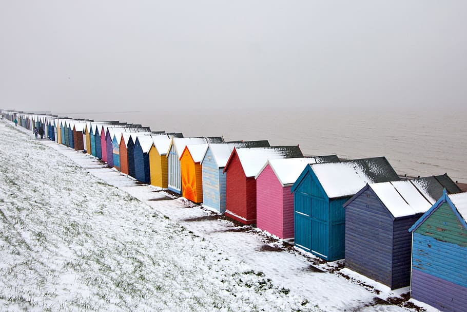 冬の雪, 覆われた, シーン, ビーチ小屋, ケント海岸, 冬の時間, 雪, いくつかのビーチ, ケント, 海岸