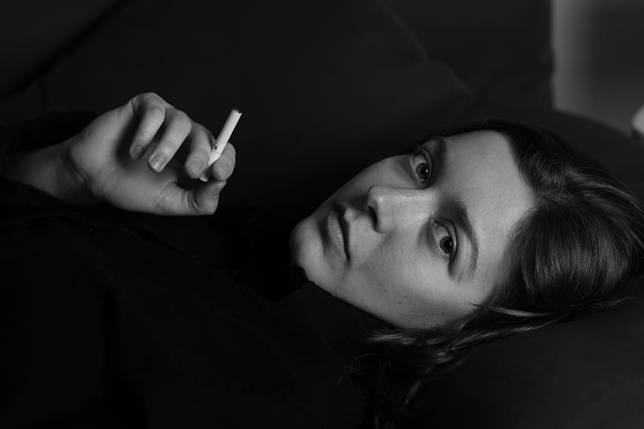 mulher, cigarro, fumando, fumaça, nicotina, jovem, retrato, mão, vício, hábito