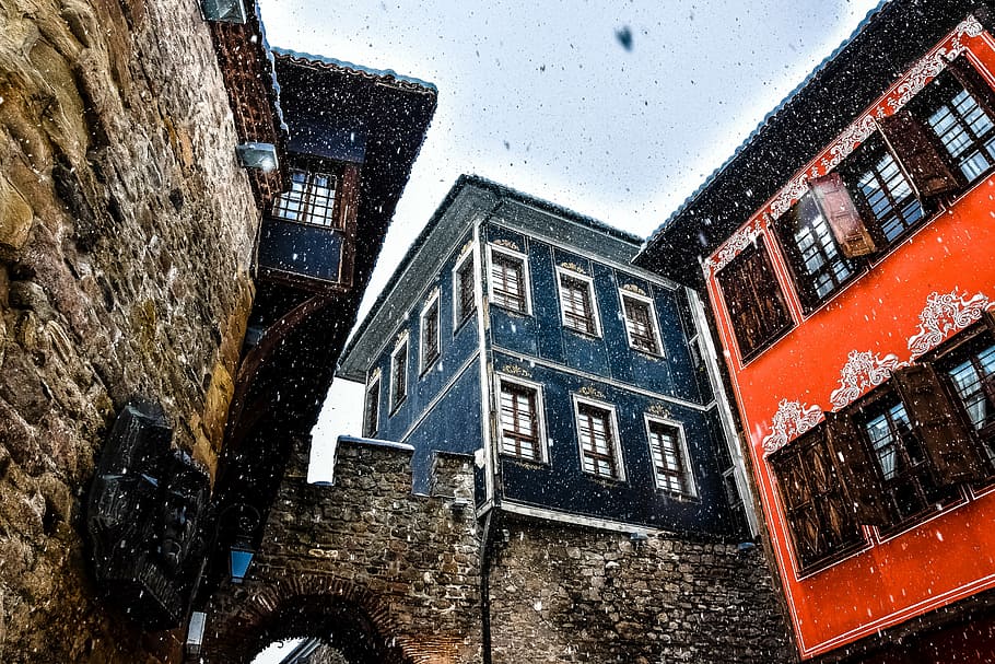 a cidade velha, primeira neve, arquitetura, casa, janela, europa, inverno, rua, urbana Cena, ao ar livre