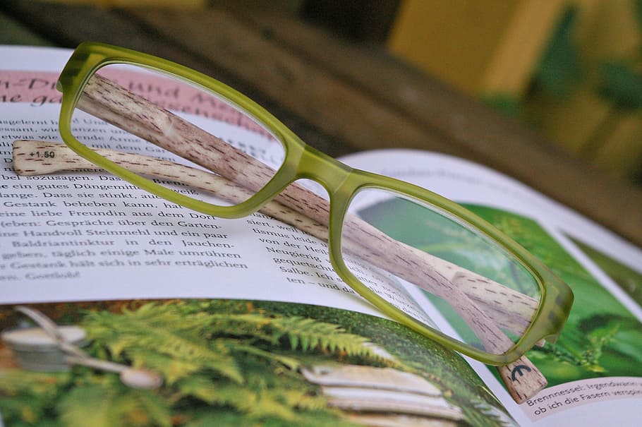 anteojos, verde, marco, arriba, revista, ver, descripción general, nitidez, leer, ayuda para leer