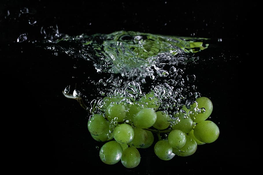 thrown, Grapes, Thrown in, Water, fruit, drop, splashing, freshness, nature, wet