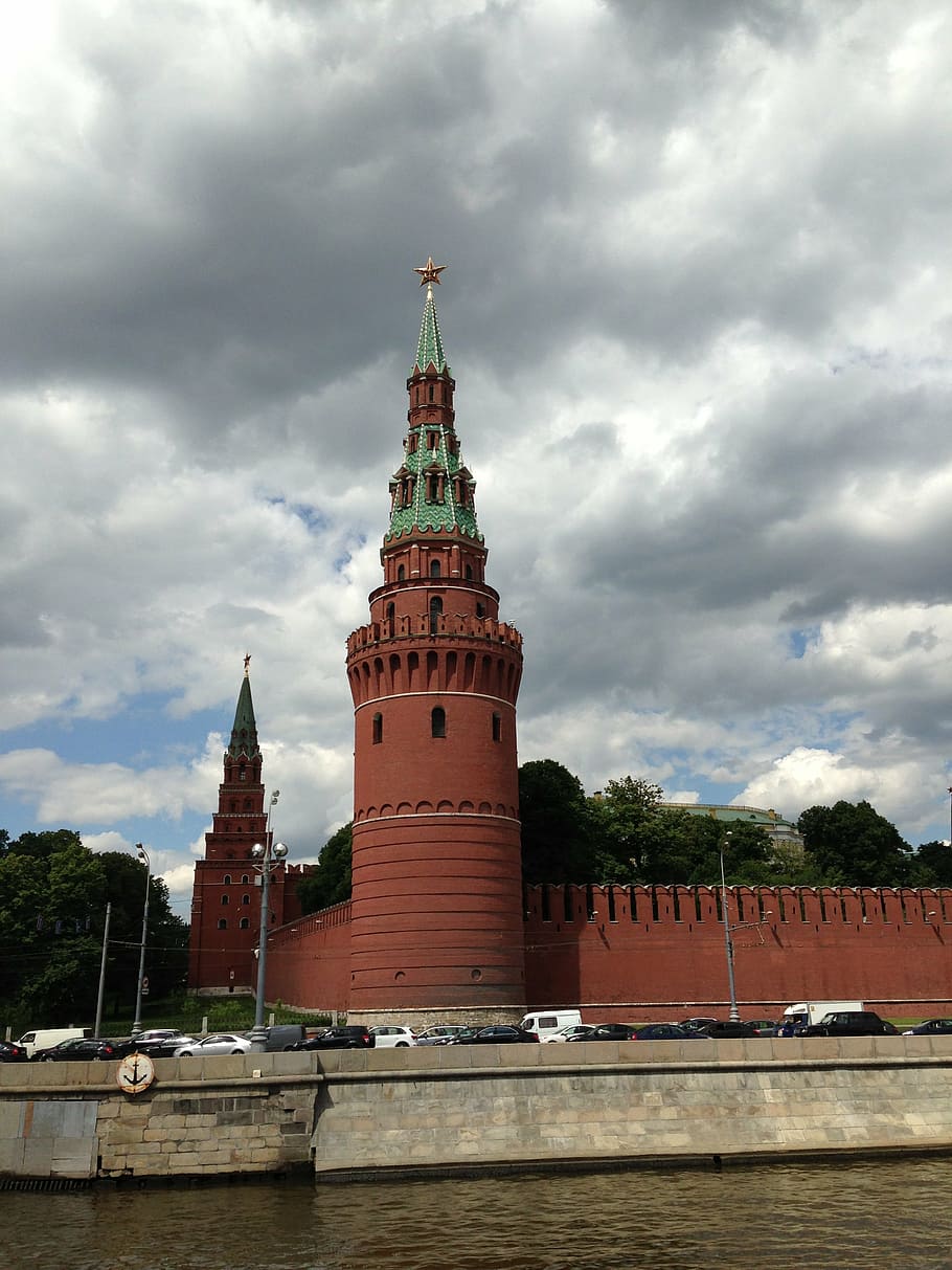 Moscou, por navio, no Nedveda, visto de, nuvem - céu, arquitetura, estrutura construída, exterior do edifício, céu, torre