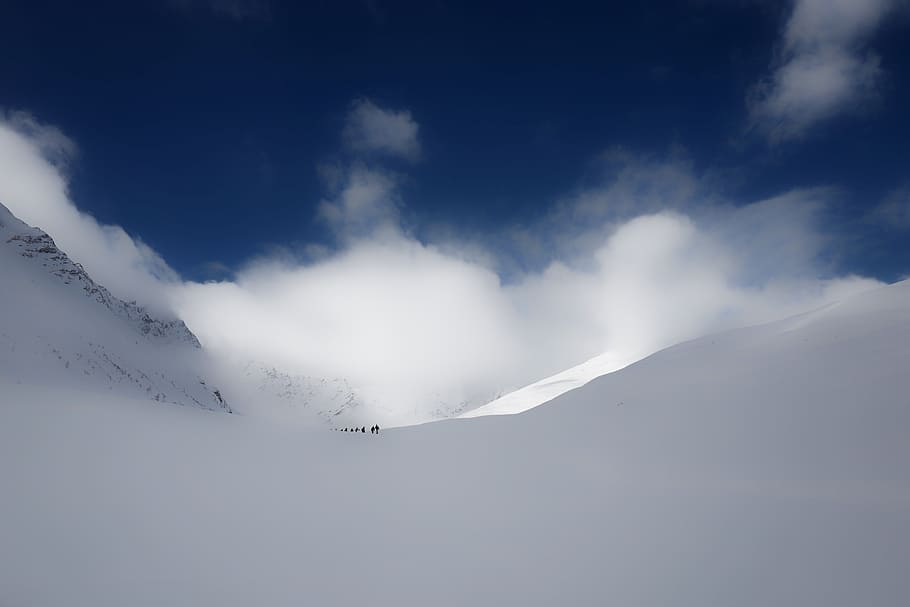 montaña, nieve, invierno, nubes, cielo, personas, hombres, esquiador, esquí, montañismo