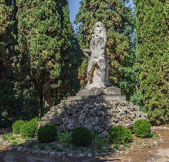 villa-cortine-palace-sirmione-lake-garda-sculpture-royalty-free-thumbnail.jpg