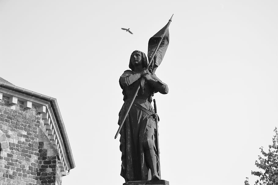 statue, joan of arc, young woman warrior, sword, history, photo black white, human representation, sculpture, representation, low angle view