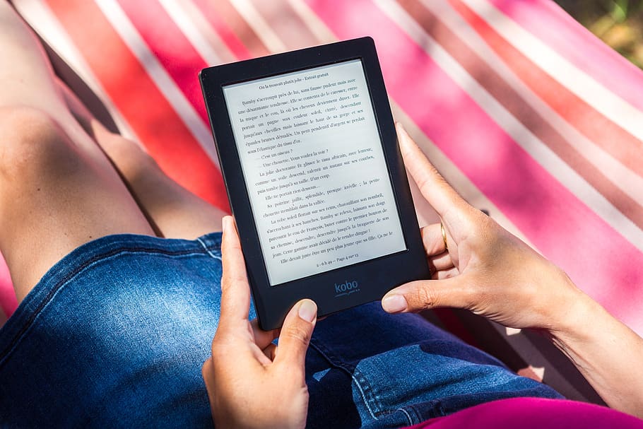lampu baca, tablet, kobo, membaca, digital, e-reader, berkendara, buku, liburan, relaksasi