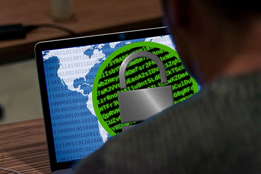 pessoa, frente, computador laptop, ransomware, crime cibernético, malware, resgate, hacker, criptografar, ataque