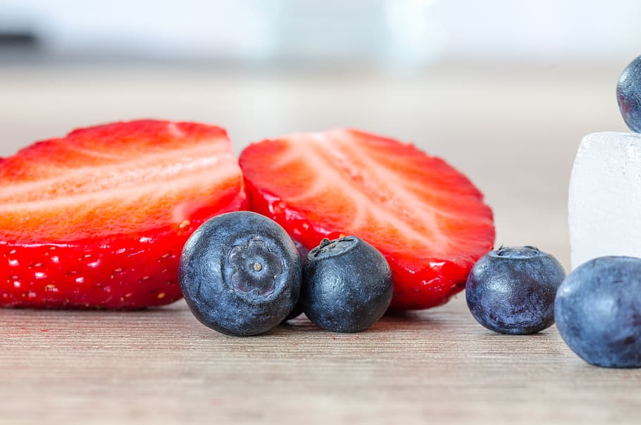 stroberi, blueberry, buah-buahan, makanan, kayu, meja, makanan dan minuman, buah, makan sehat, kesegaran