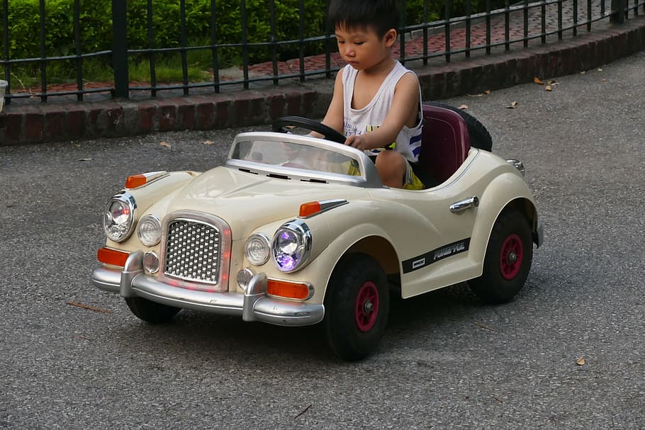 vietnam, child, moment, road, car, outdoors, retro Styled, one person, motor vehicle, transportation
