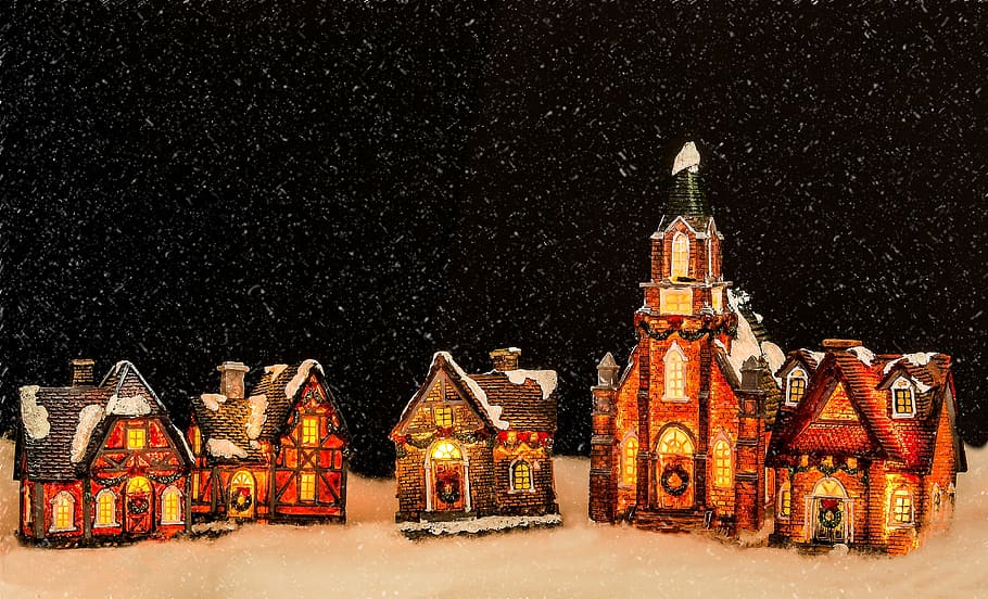 cinco, miniatura, edificios de porcelana, nieve, decoración navideña, iglesia, casas, iluminado, pequeño pueblo, adviento