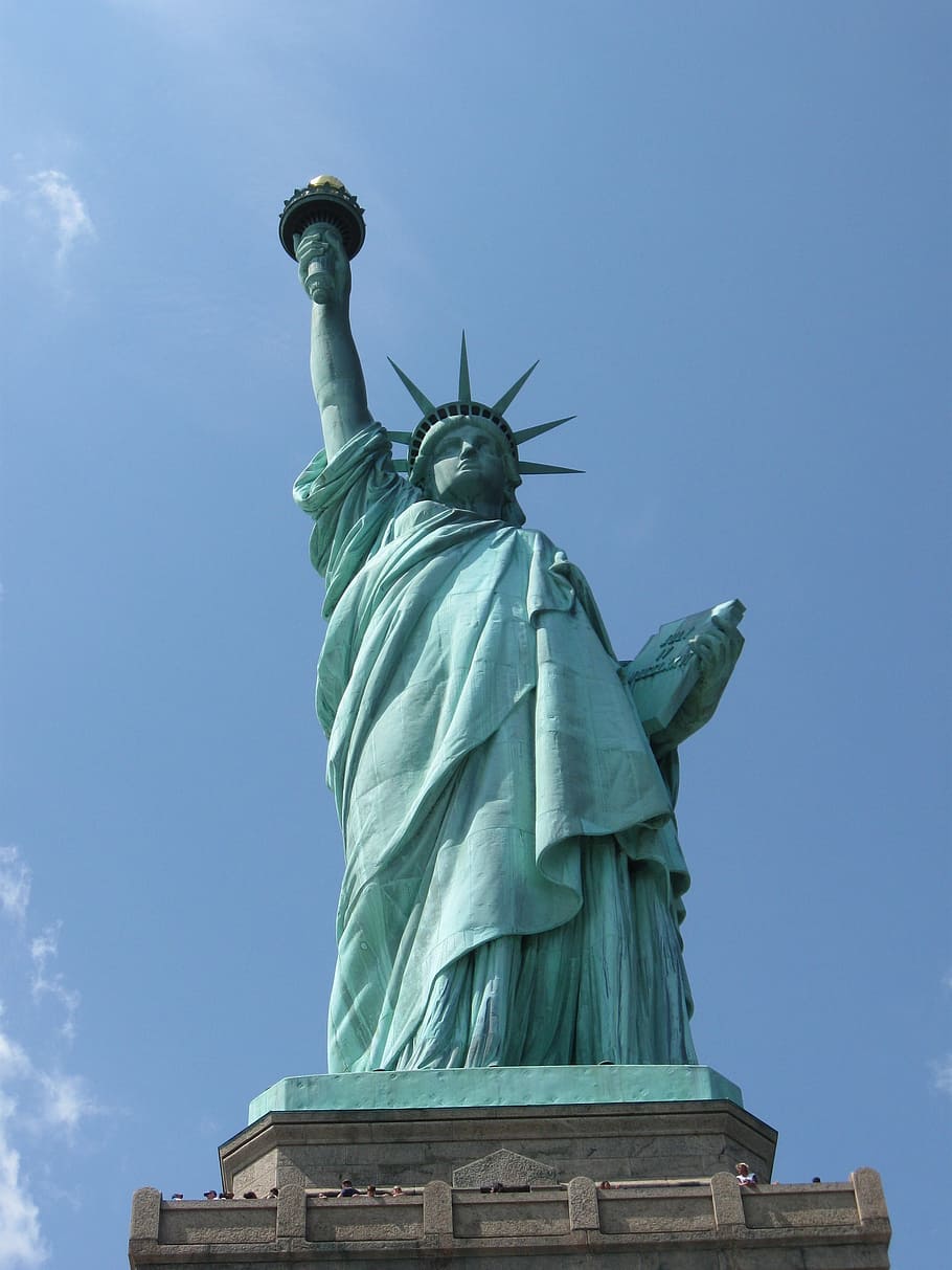 Estatua de la libertad, Nueva York, Lady Liberty, Estados Unidos, América, escultura, estatua, representación humana, cielo, vista de ángulo bajo